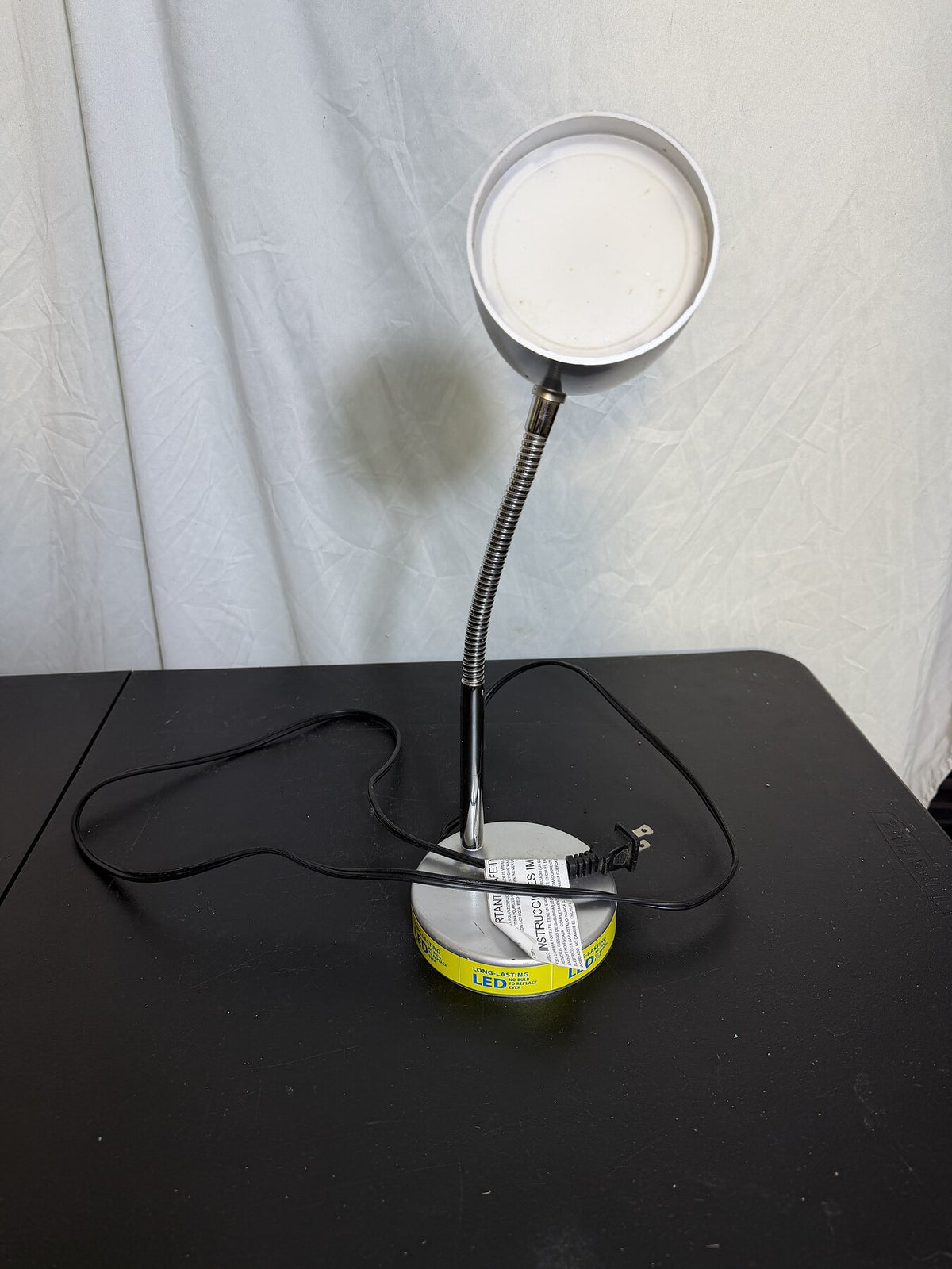 Intertek ZheJiang YanKon LED Desk Lamp - Wormhole Thrift