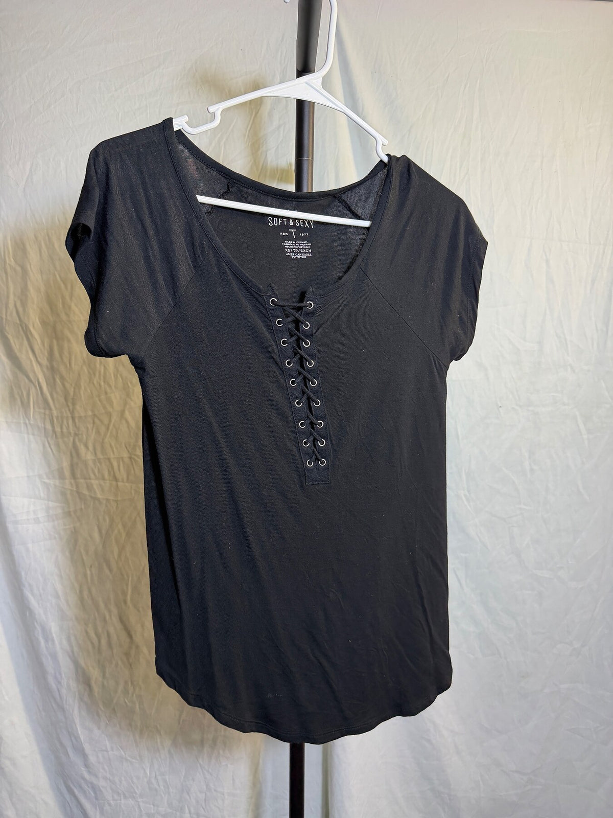 American Eagle Soft & Sexy Black Lace-Up V-Neck Top Women's XS - Wormhole Thrift