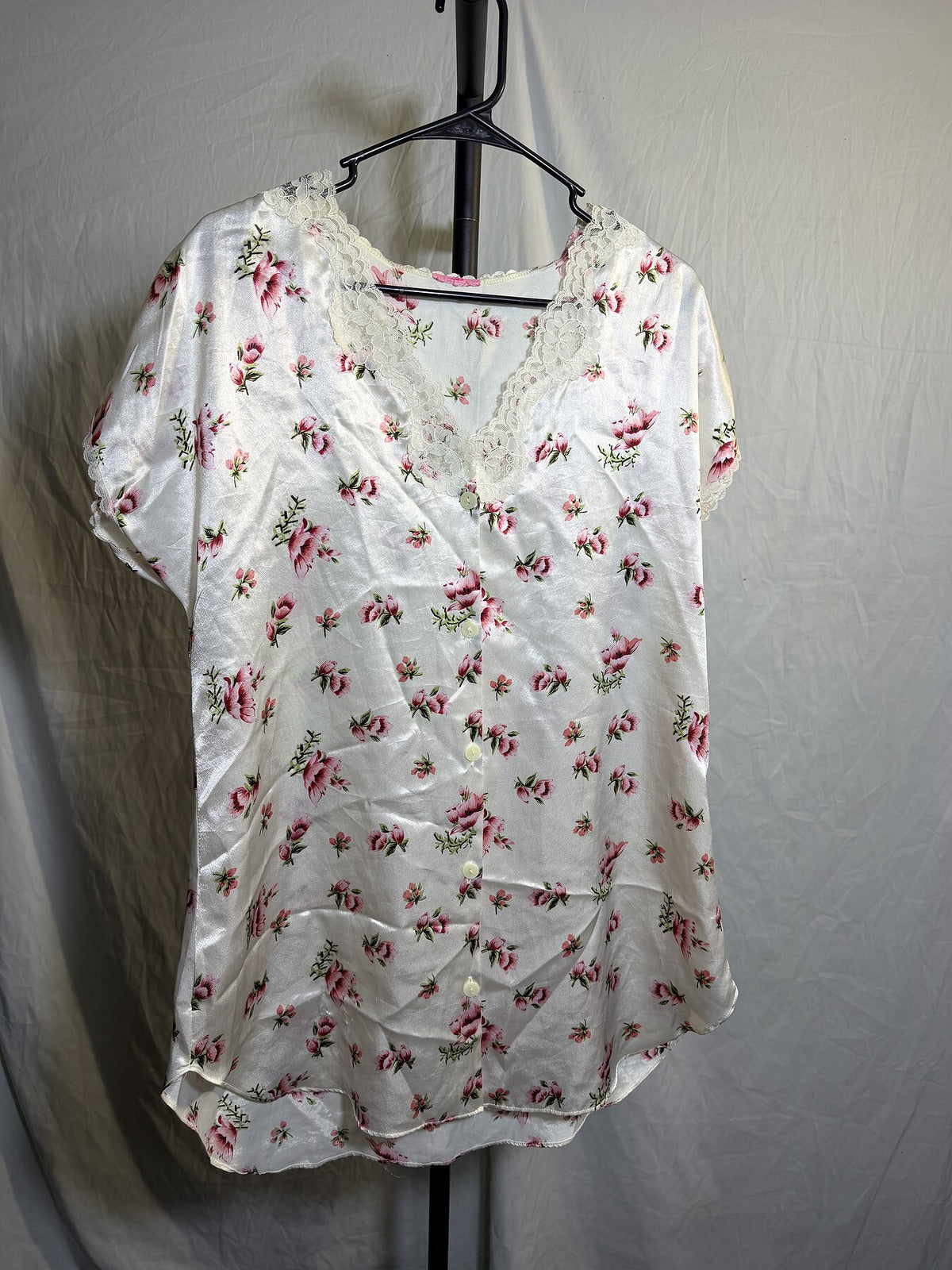 Women's White & Pink Floral Satin Lace Trim Button-Front Blouse Top - Wormhole Thrift