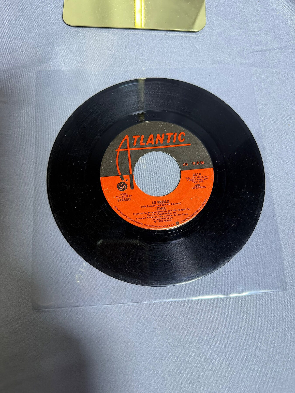 Vintage Chic Le Freak / Savoir Faire Atlantic 45 RPM Single photo 2