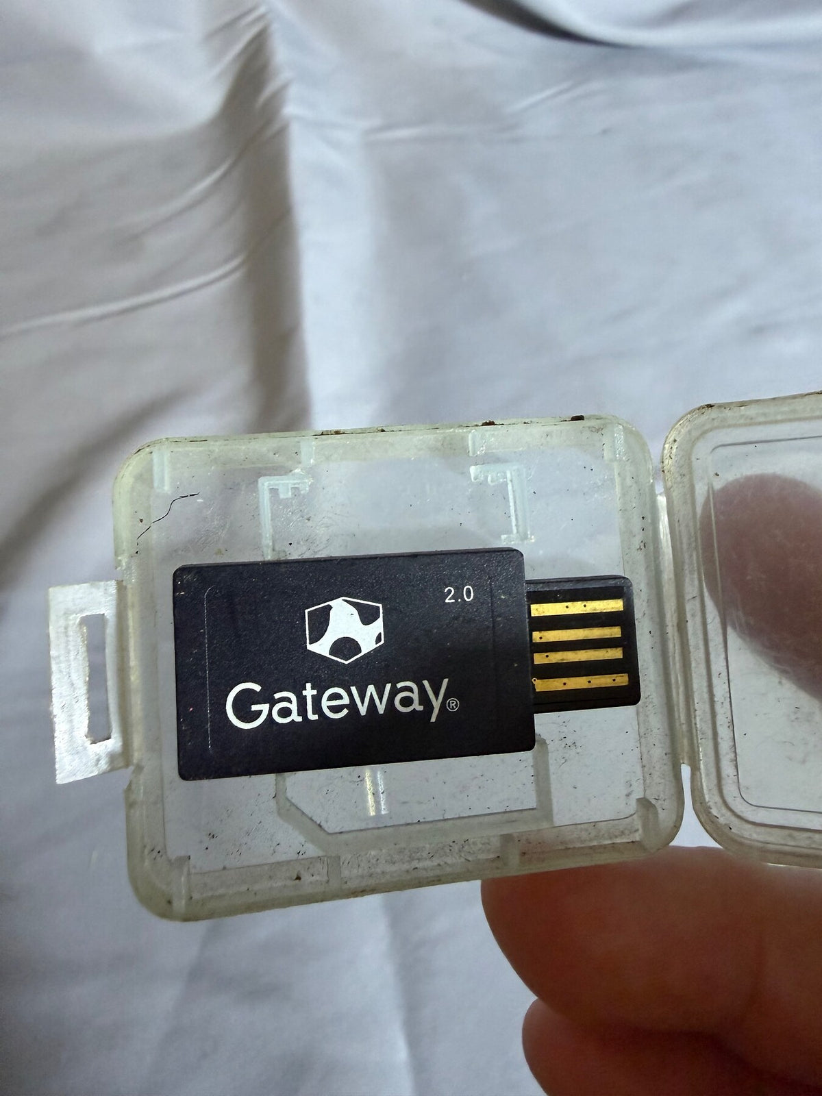 Vintage Gateway 2.0 256MB USB Flash Drive with Cracked Case photo 2