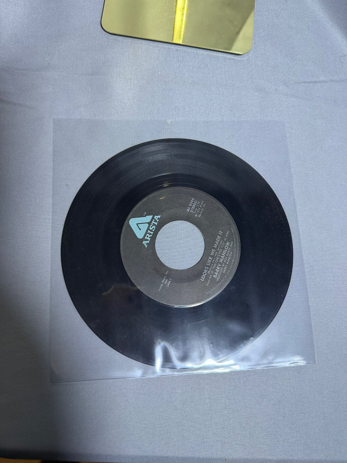 Vintage Barry Manilow 45 RPM Vinyl Single Looks Like We Made It / New York photo 3
