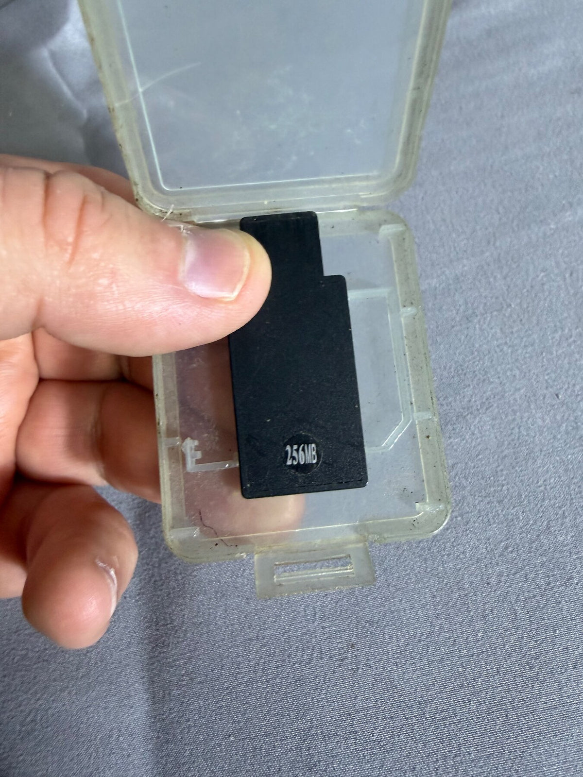 Vintage Gateway 2.0 256MB USB Flash Drive with Cracked Case photo 3