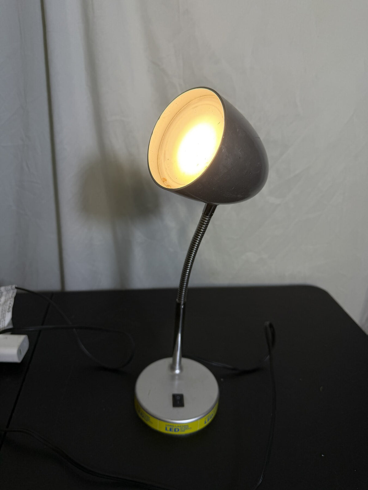 Intertek ZheJiang YanKon LED Desk Lamp - Wormhole Thrift