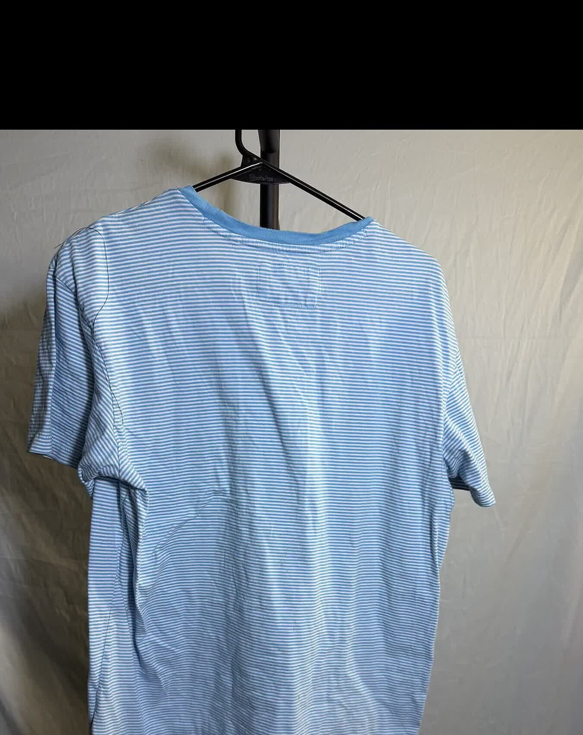 GUESS Men's Blue & White Striped Pocket T-Shirt Size L - Wormhole Thrift