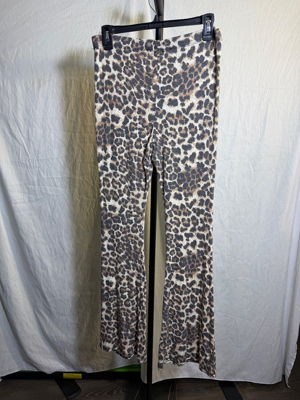 Vine & Love Leopard Print Flare Pants Women's Size S - Wormhole Thrift