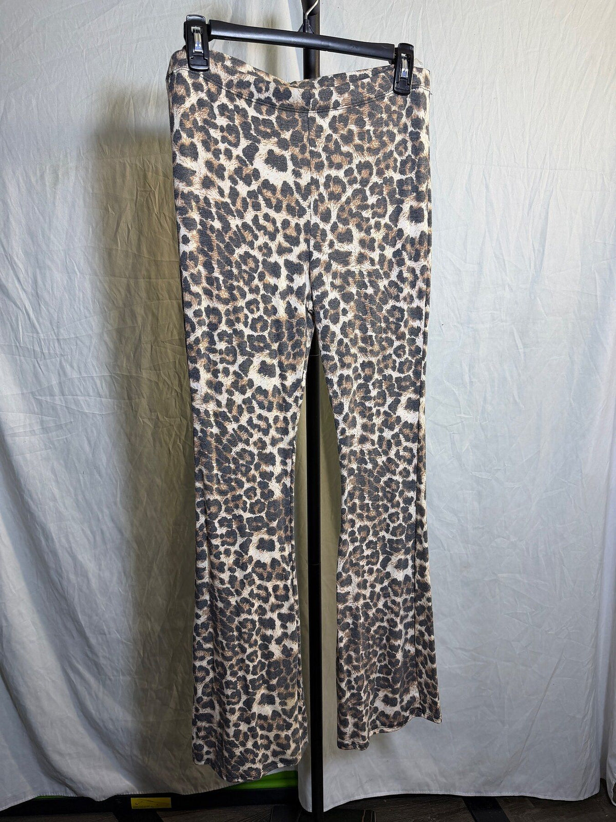 Vine & Love Leopard Print Flare Pants Women's Size S - Wormhole Thrift