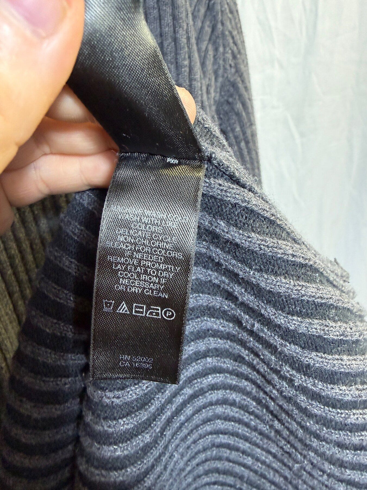 DKNY JEANS Men's XL Grey Ribbed Knit Quarter Zip Mock Neck Sweater - Wormhole Thrift
