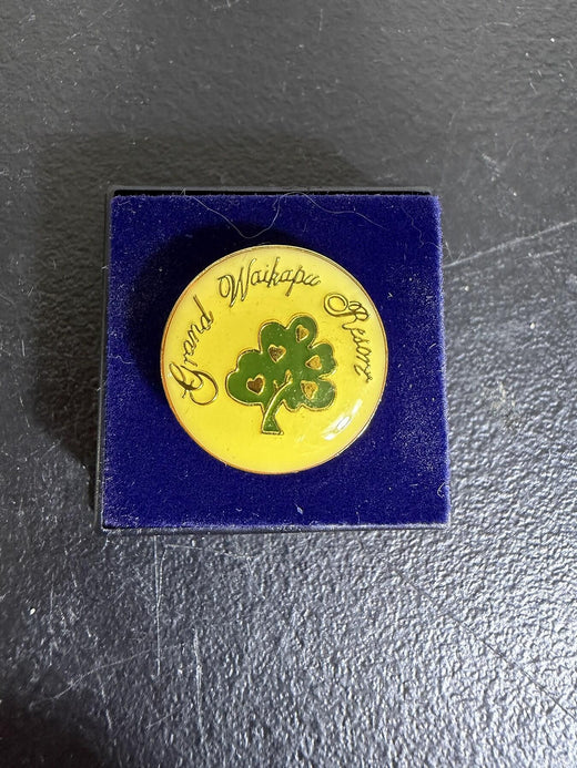 Grand Waikapu Resort Golf Ball Marker w/ Velvet Case - Wormhole Thrift