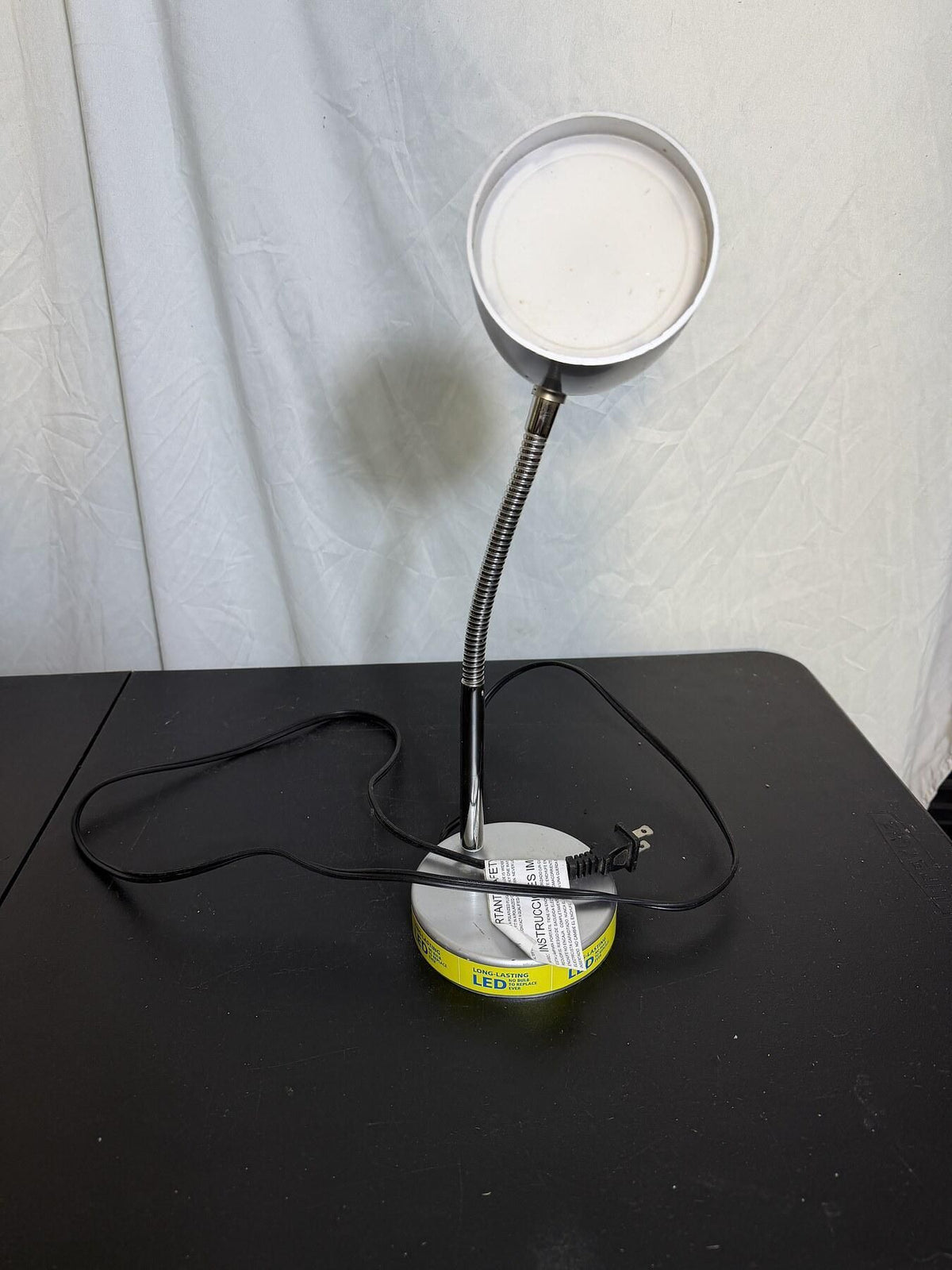 Intertek ZheJiang YanKon LED Desk Lamp - Wormhole Thrift