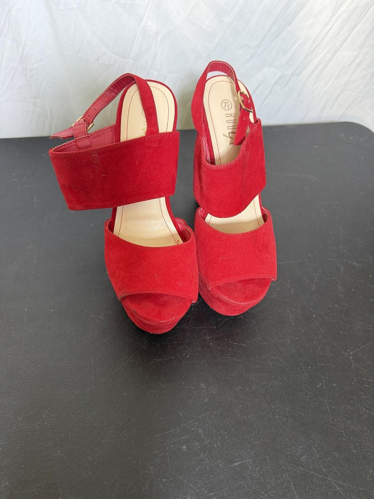 ROUGE HELIUM Red Suede Platform Chunky Heel Sandals Women's Size 7.5 - Wormhole Thrift