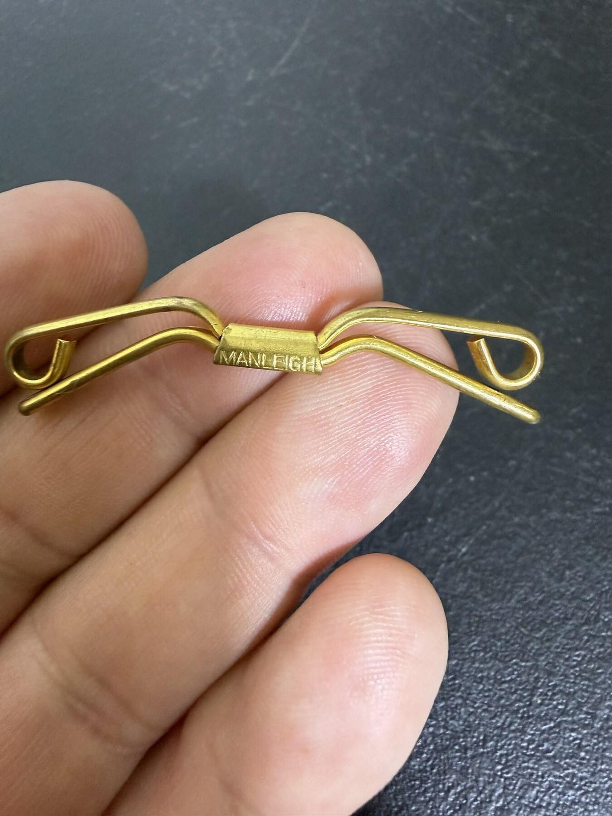 Vintage MANLEIGH Gold Tone Collar Bar Clip Men's Accessory - Wormhole Thrift