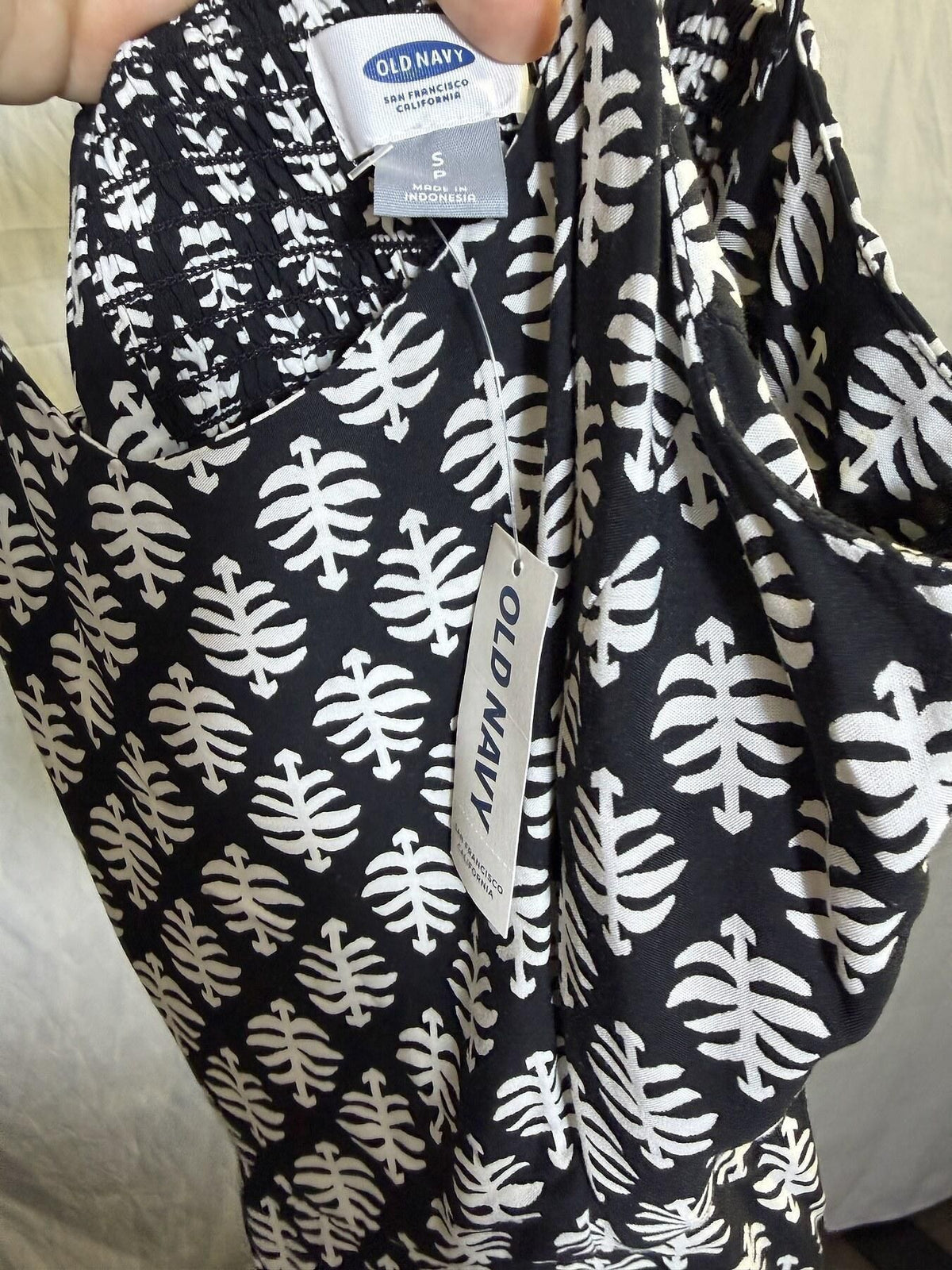 Old Navy Women's S/P Black White Leaf Print Smocked Back Sleeveless Dress NWT - Wormhole Thrift