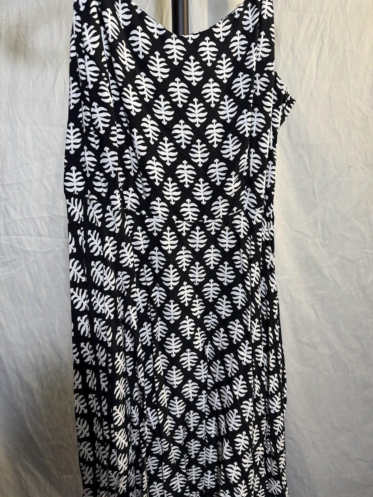 Old Navy Women's S/P Black White Leaf Print Smocked Back Sleeveless Dress NWT - Wormhole Thrift