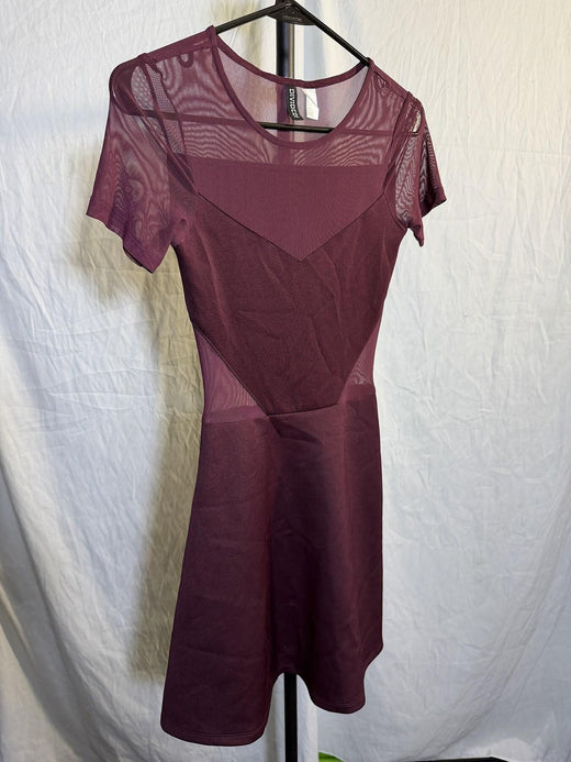 H&M Divided Women's Burgundy Mesh Panel Short Sleeve Mini Dress US 2 - Wormhole Thrift