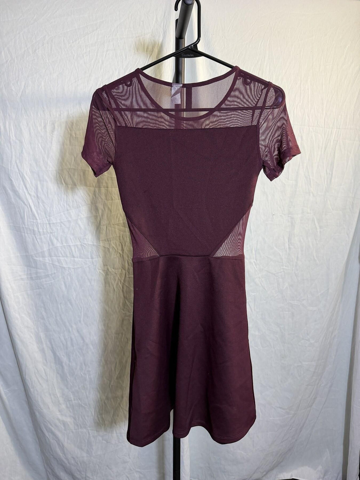 H&M Divided Women's Burgundy Mesh Panel Short Sleeve Mini Dress US 2 - Wormhole Thrift
