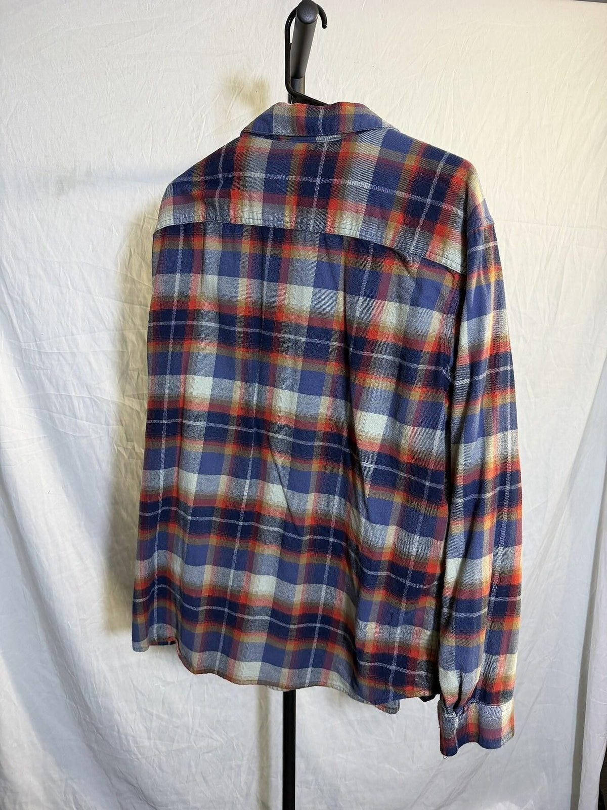 Columbia Men's XL Blue Red Plaid Flannel Long Sleeve Button Up Shirt - Wormhole Thrift