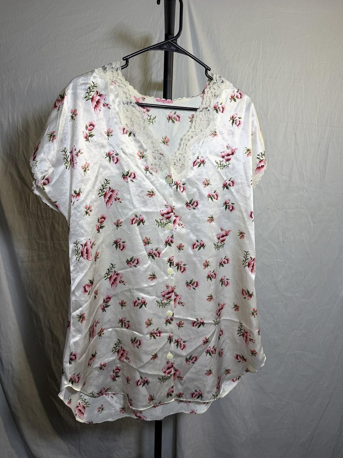 Women's White & Pink Floral Satin Lace Trim Button-Front Blouse Top - Wormhole Thrift