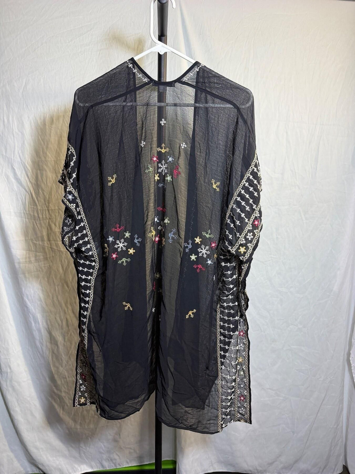 American Eagle Black Embroidered Sheer Kimono Cover-Up Women's XS/S - Wormhole Thrift