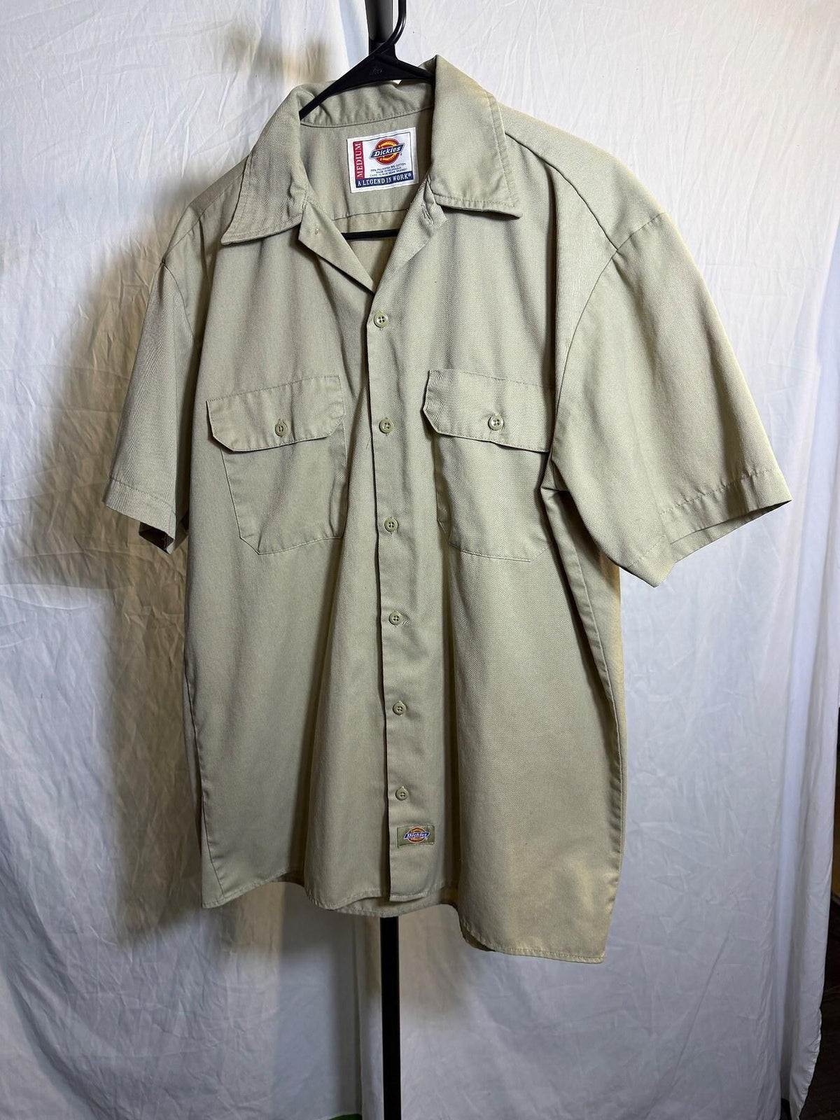 Dickies Men's Medium Khaki Short Sleeve Work Shirt AC29 - Wormhole Thrift