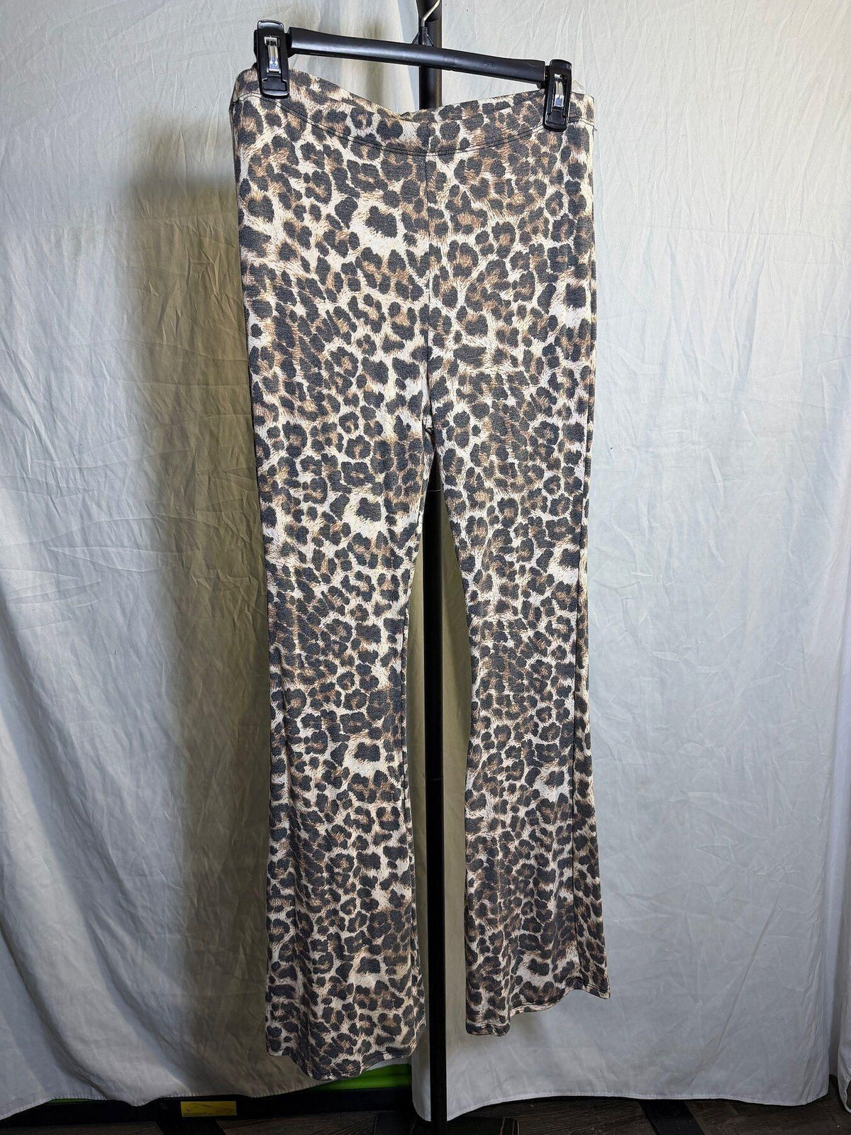 Vine & Love Leopard Print Flare Pants Women's Size S - Wormhole Thrift
