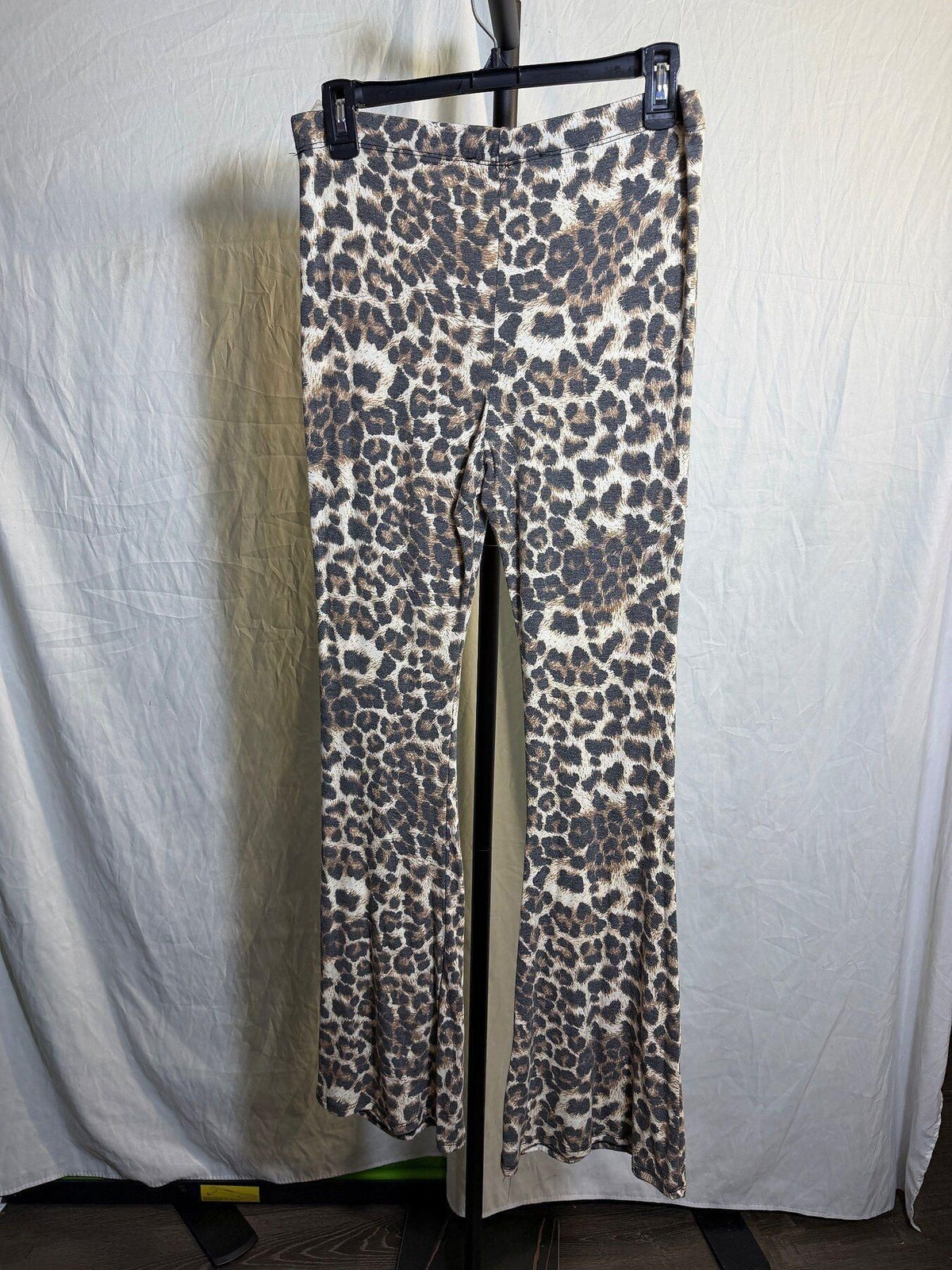 Vine & Love Leopard Print Flare Pants Women's Size S - Wormhole Thrift