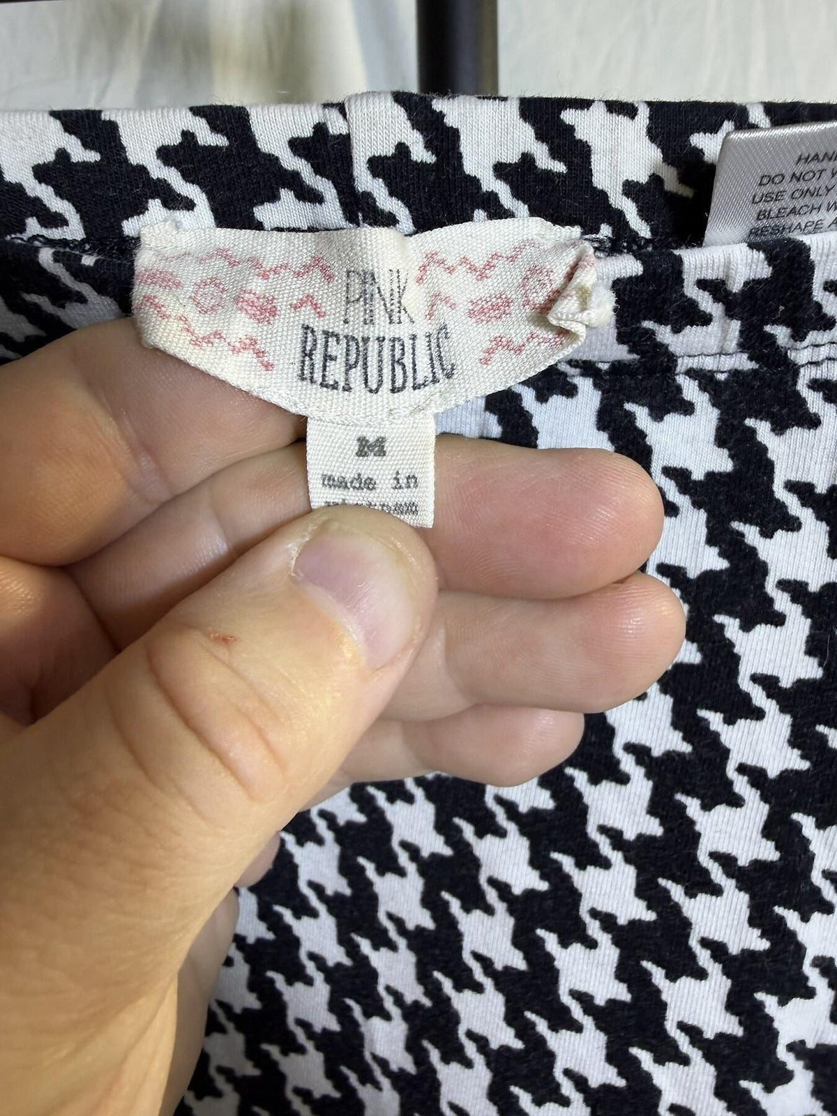 PINK REPUBLIC Women's Black White Houndstooth Leggings Size M - Wormhole Thrift