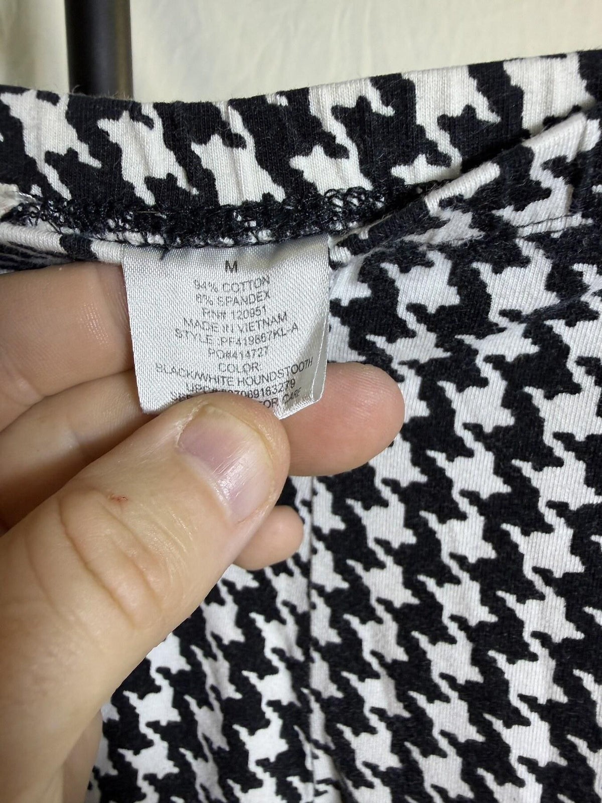 PINK REPUBLIC Women's Black White Houndstooth Leggings Size M - Wormhole Thrift