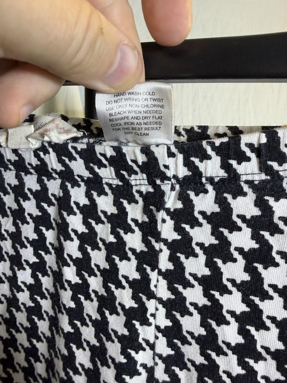 PINK REPUBLIC Women's Black White Houndstooth Leggings Size M - Wormhole Thrift