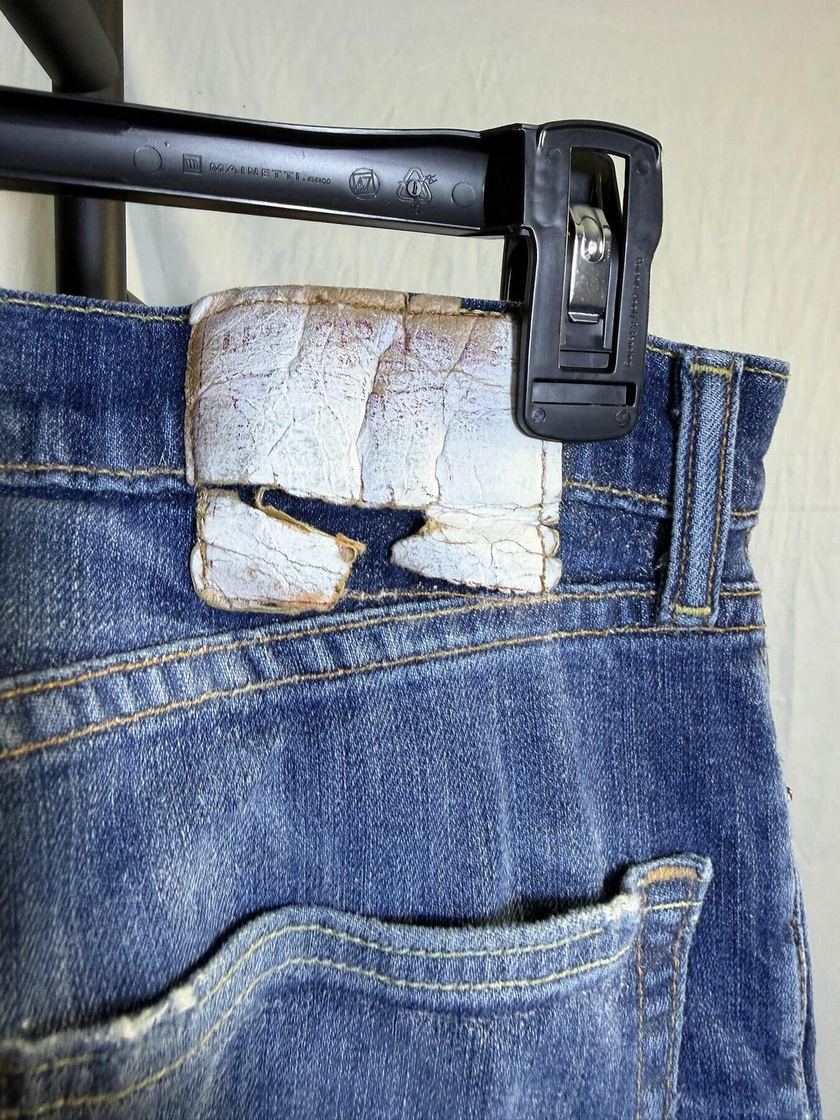 Levi's Men's Blue Denim Stretch Jeans W34 L32 - Wormhole Thrift