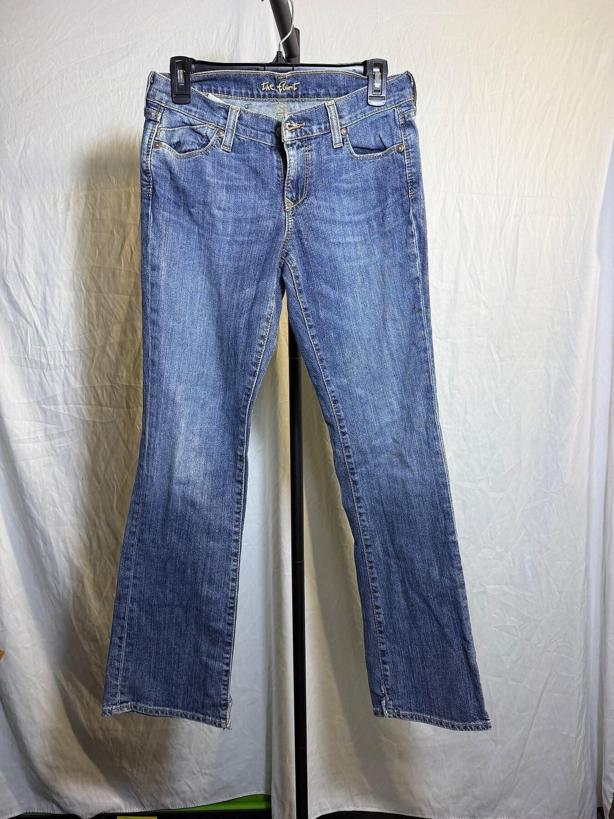 Old Navy The Flirt Bootcut Jeans Size 2 Regular - Wormhole Thrift