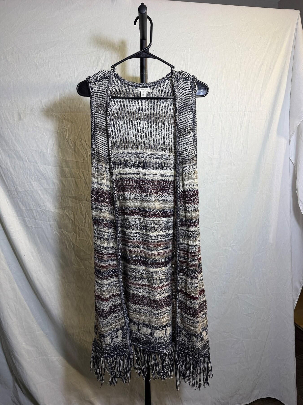 Cato Women's Small Multi-Color Knit Sleeveless Fringe Cardigan Vest - Wormhole Thrift