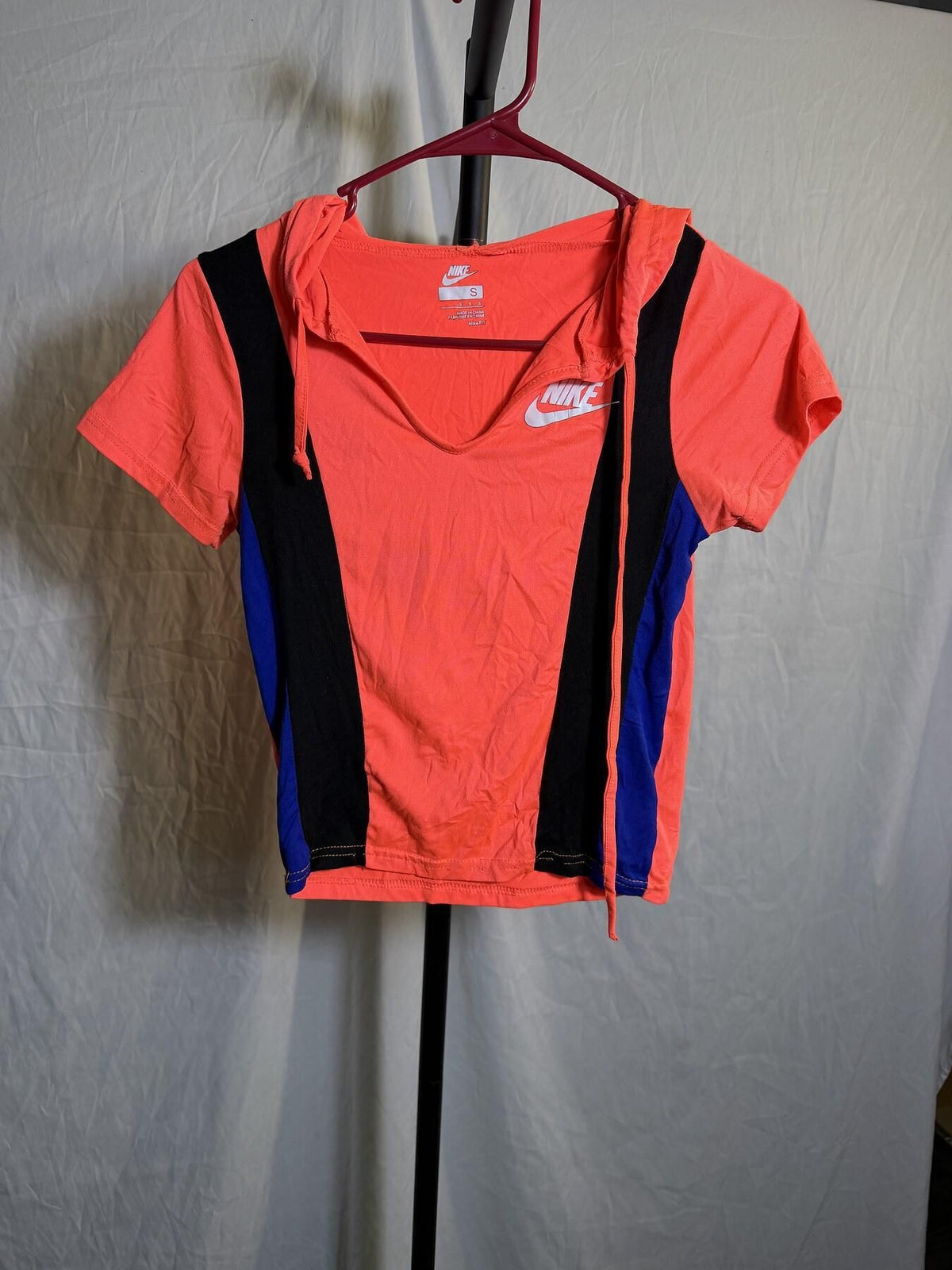 NikeFIT Women's Short Sleeve Hooded Top Coral Black Blue Size S - Wormhole Thrift