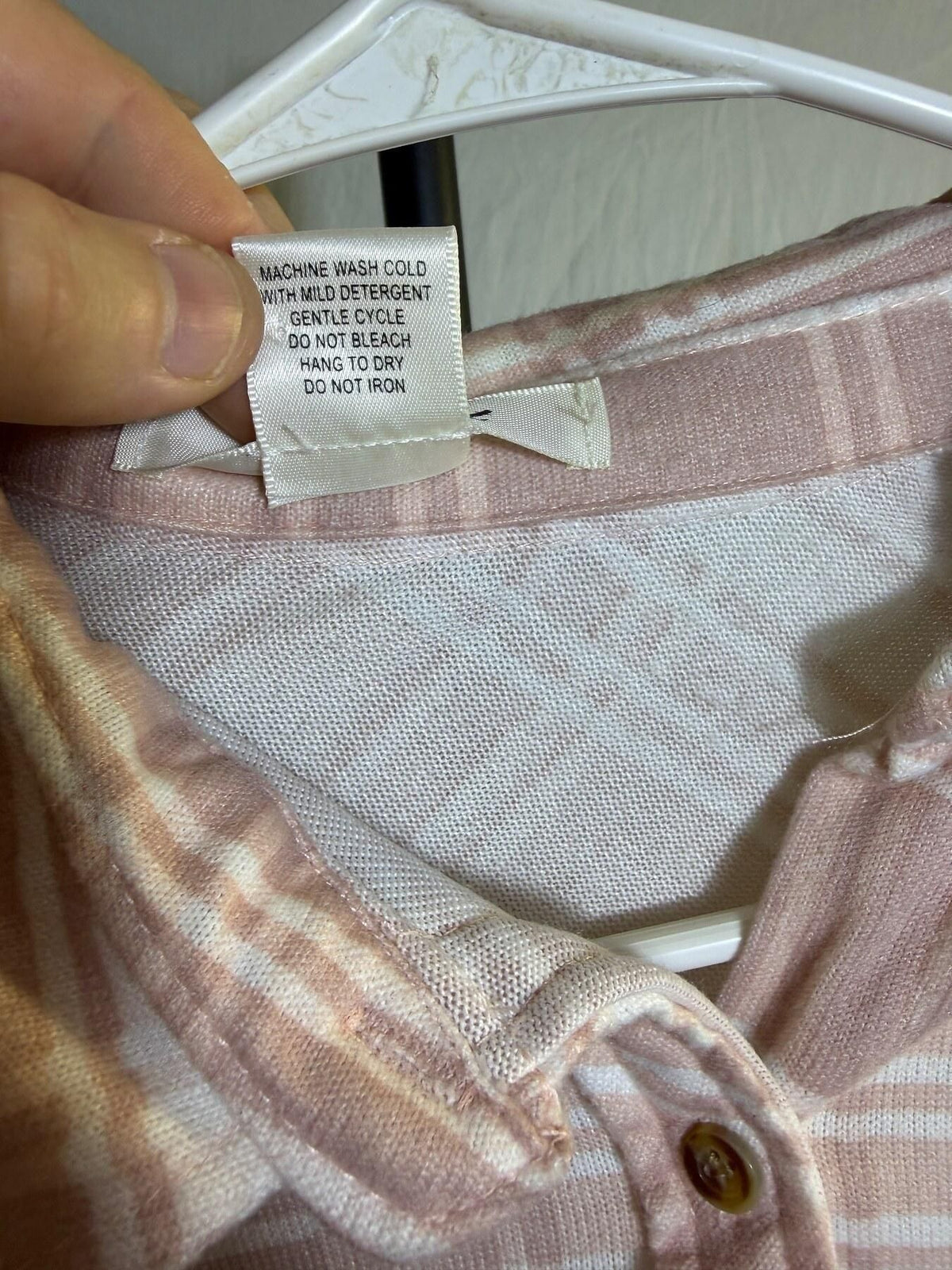 Passport Women's Pink & White Plaid Button Up Shirt Size M - Wormhole Thrift