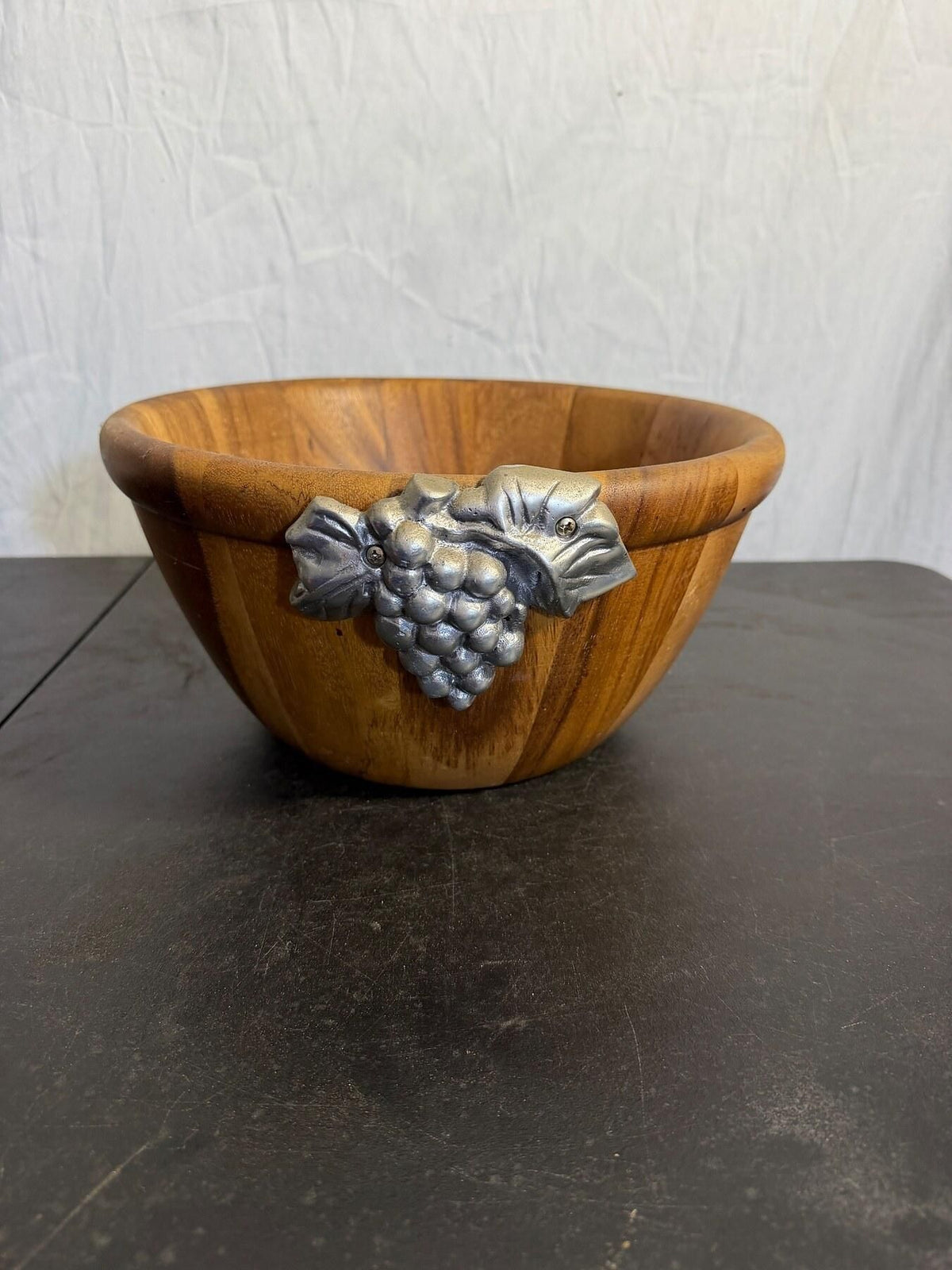 Bella Vineyard Wood Salad Bowl w/ Metal Grapes - Heritage Mint 2004 - Wormhole Thrift