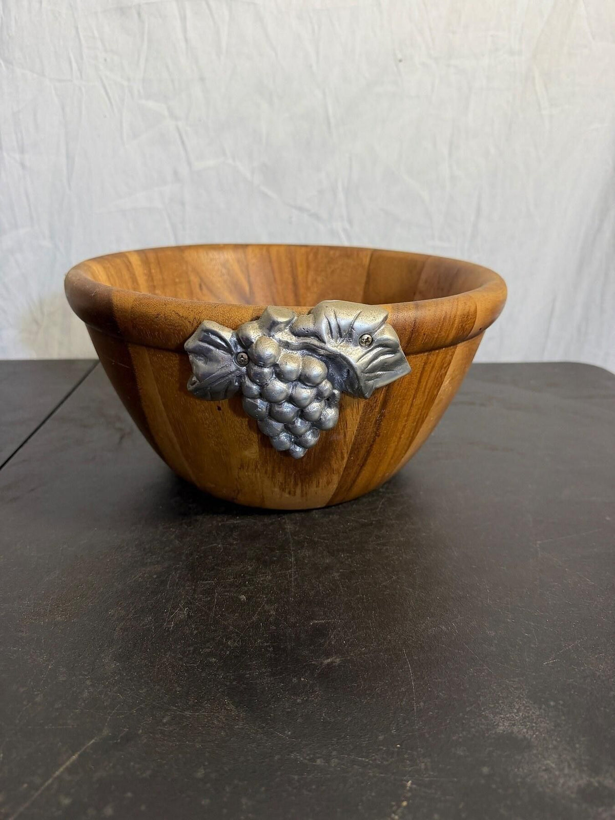 Bella Vineyard Wood Salad Bowl w/ Metal Grapes - Heritage Mint 2004 - Wormhole Thrift