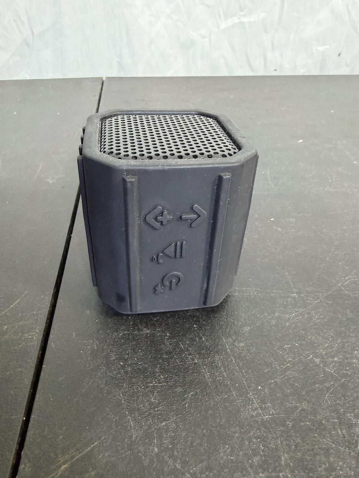 ECOXGEAR ECOPEBBLE GDI-EPB100 Portable Bluetooth Speaker w/ Carabiner - Wormhole Thrift