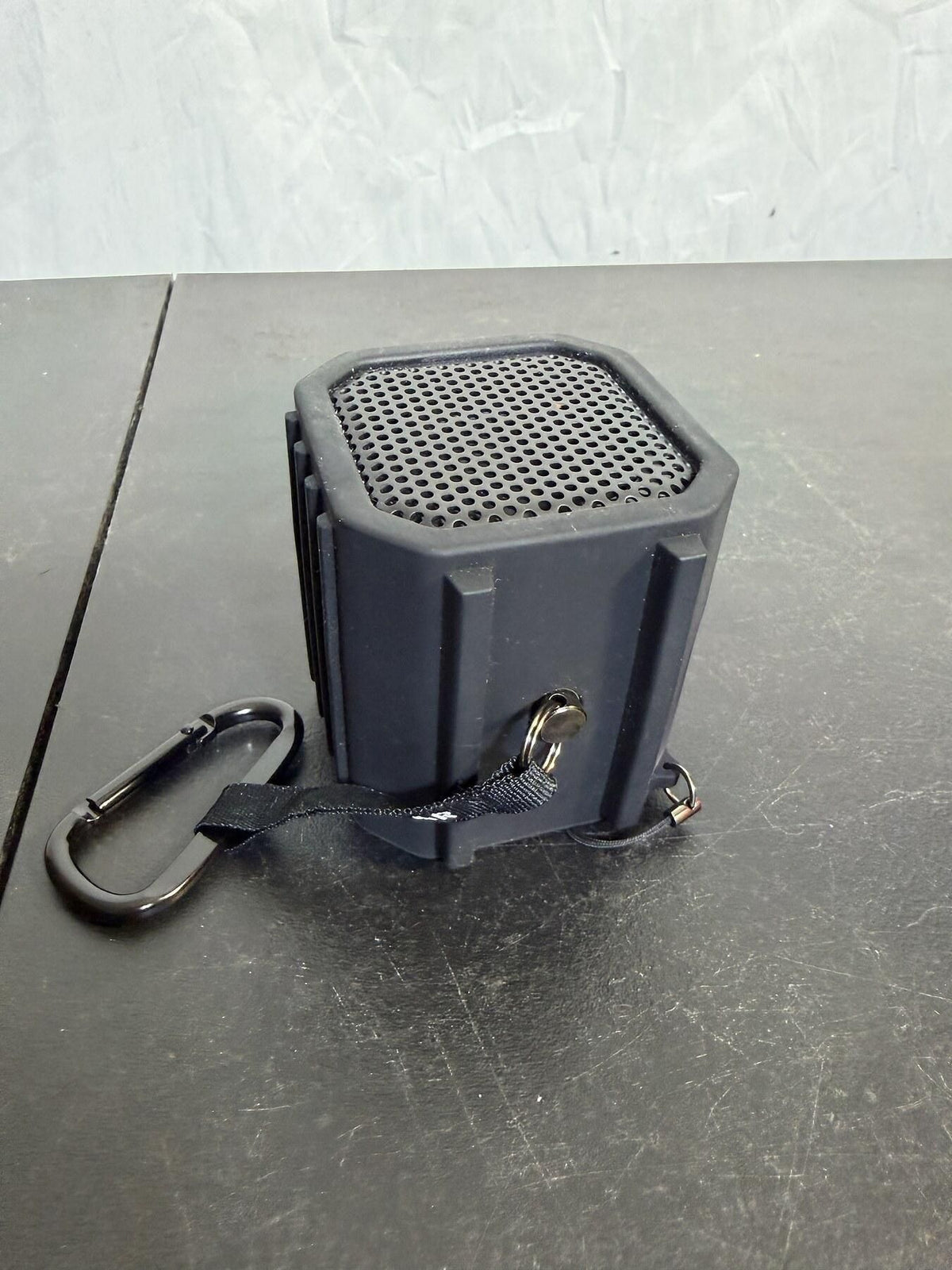 ECOXGEAR ECOPEBBLE GDI-EPB100 Portable Bluetooth Speaker w/ Carabiner - Wormhole Thrift