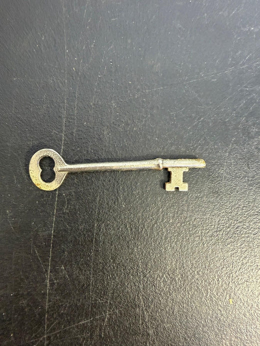 Vintage Skeleton Key Bit Key Rustic Metal Decor 2.75" - Wormhole Thrift