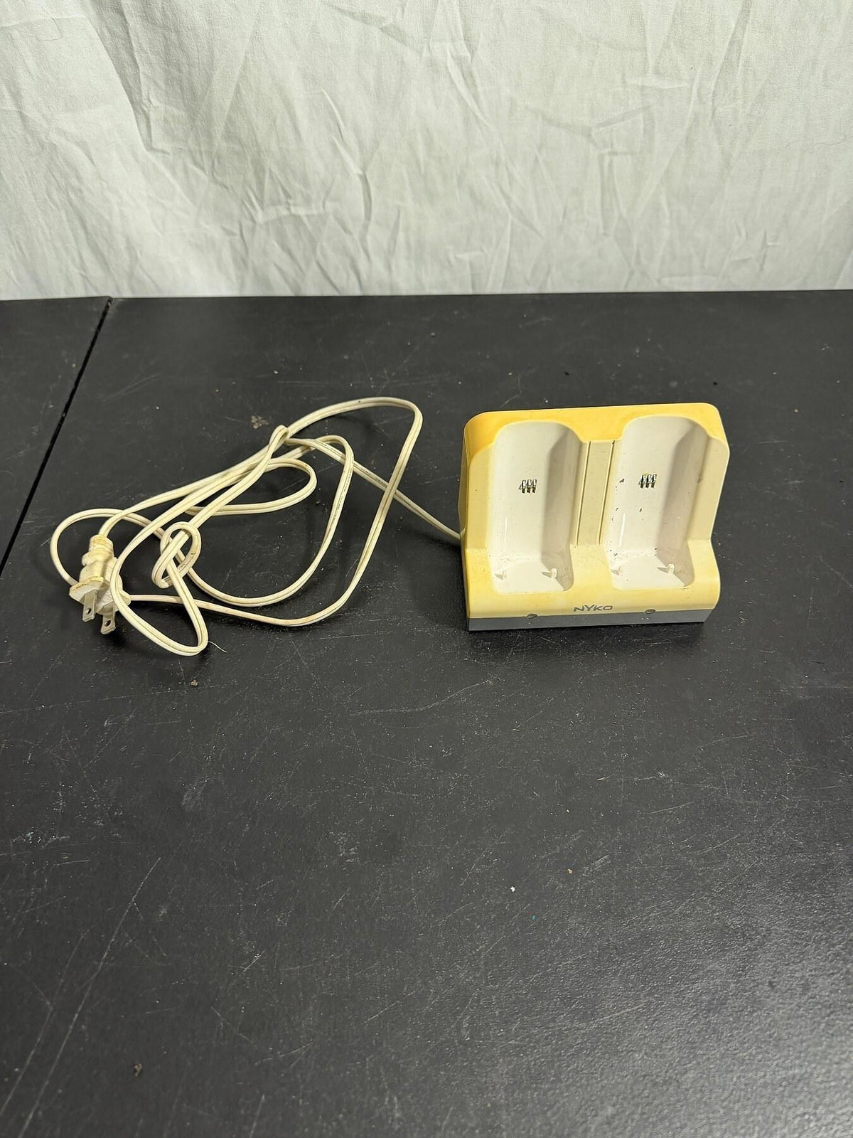 Vintage Nyko ITEM2000 Dual Charge Station Controller Charger - Wormhole Thrift