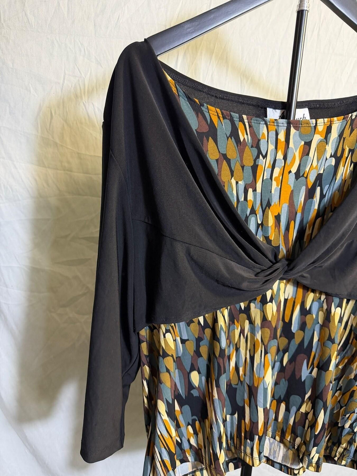 A Nouch Women's XL Black & Multi-Color Abstract Pattern Blouse Top - Wormhole Thrift
