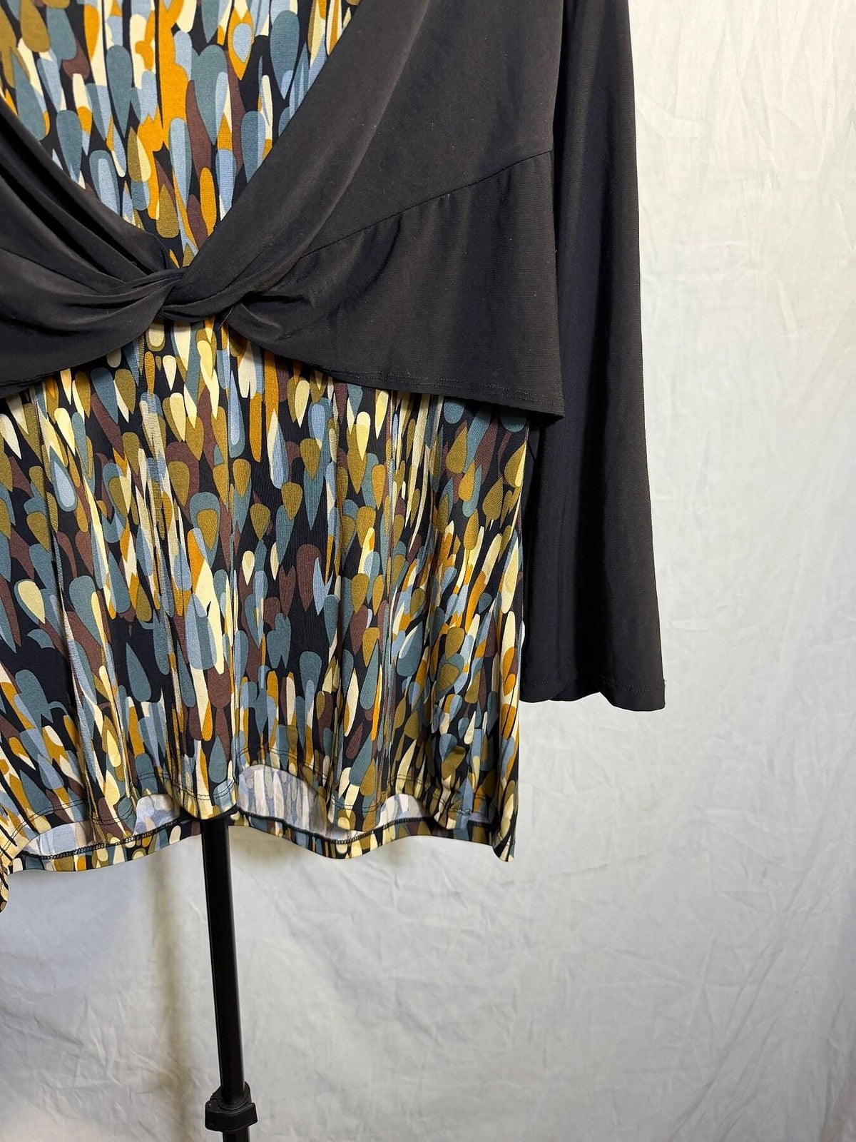 A Nouch Women's XL Black & Multi-Color Abstract Pattern Blouse Top - Wormhole Thrift