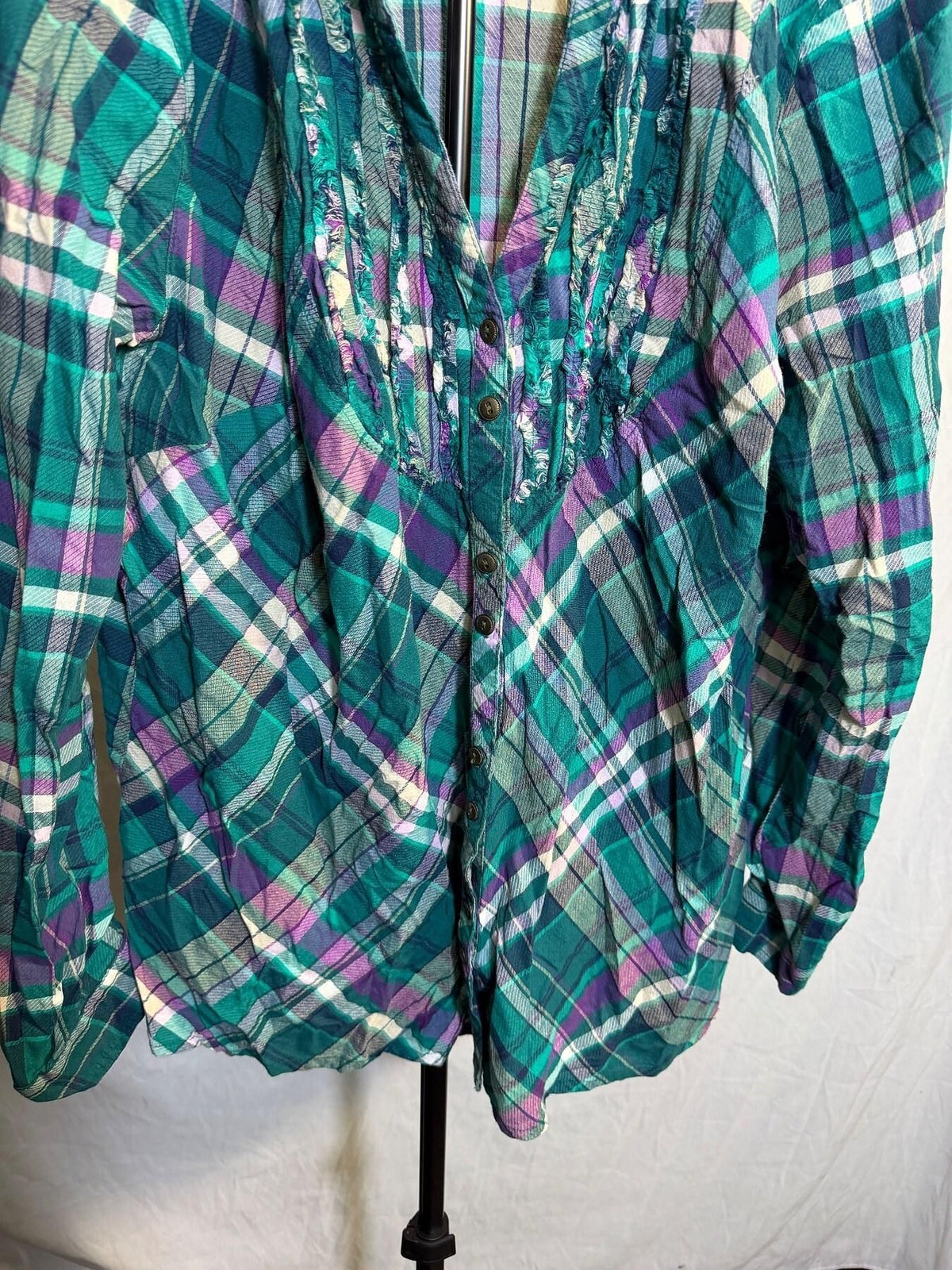 Maurices Women's Green Purple Plaid Ruffle Front Button Down Shirt - Wormhole Thrift