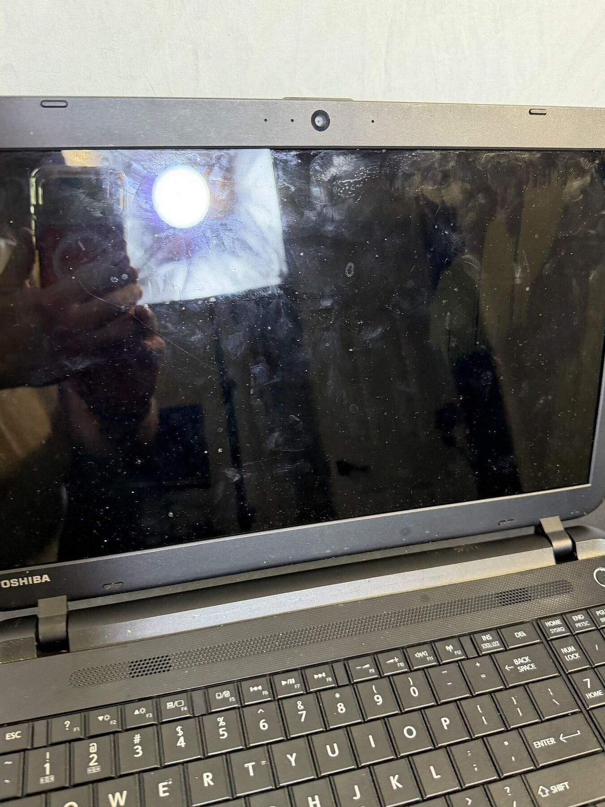 Toshiba Satellite C55D-B5212 Laptop AMD A8 4GB RAM 500GB HDD Windows 8.1 - Wormhole Thrift