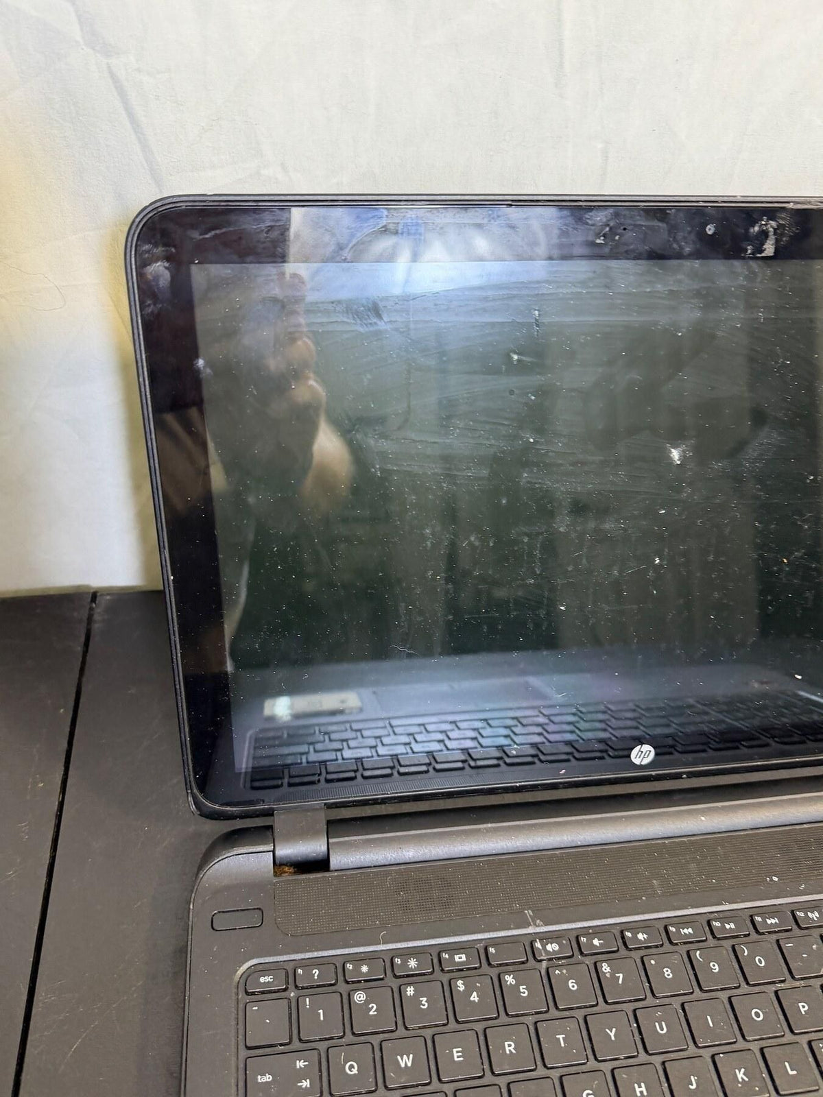 HP 15-r111dx AMD A8 750GB HD Touchscreen Laptop Notebook - Wormhole Thrift