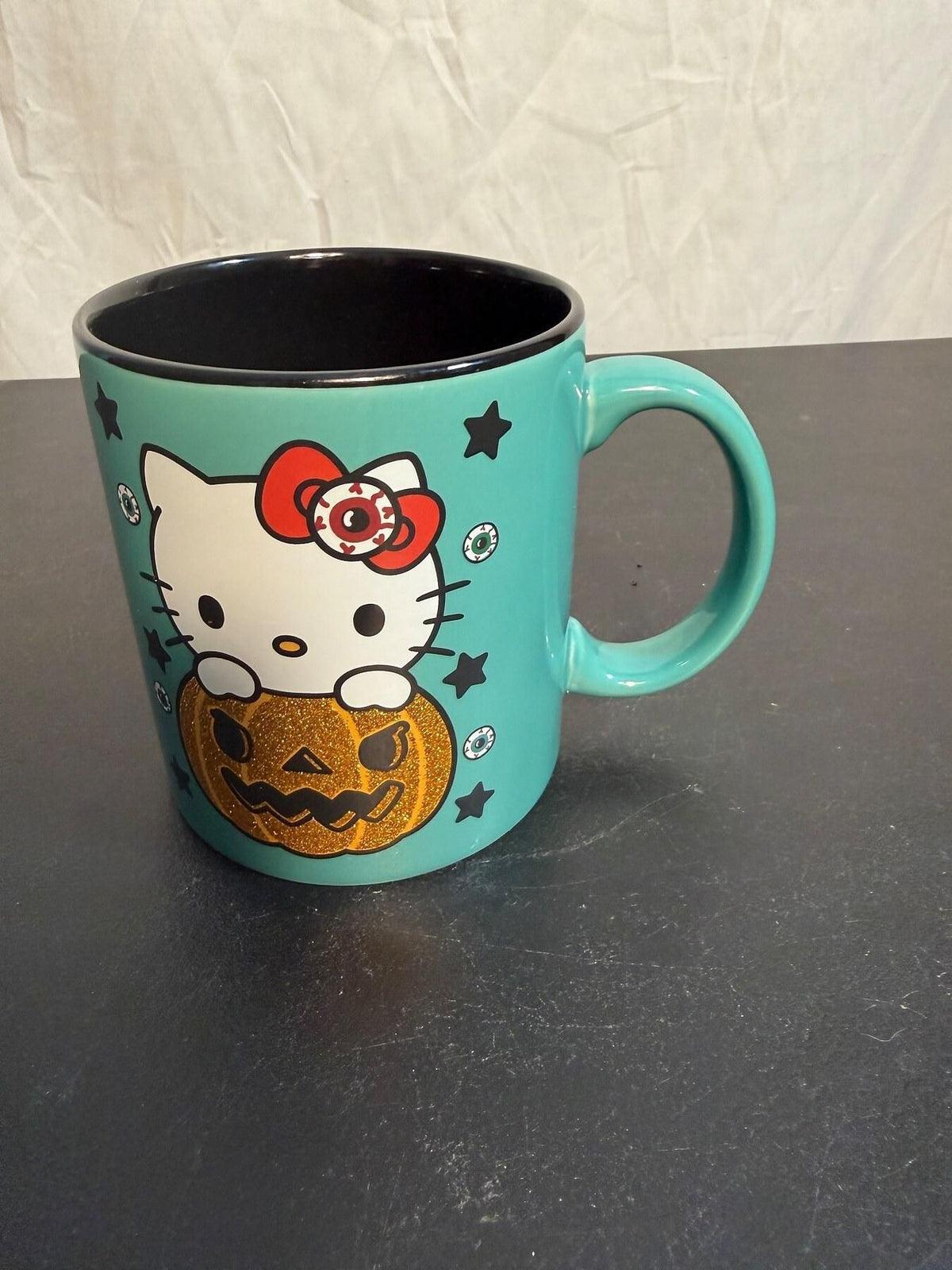 Hello Kitty Halloween Glitter Pumpkin Ceramic Mug 20 oz Silver Buffalo - Wormhole Thrift