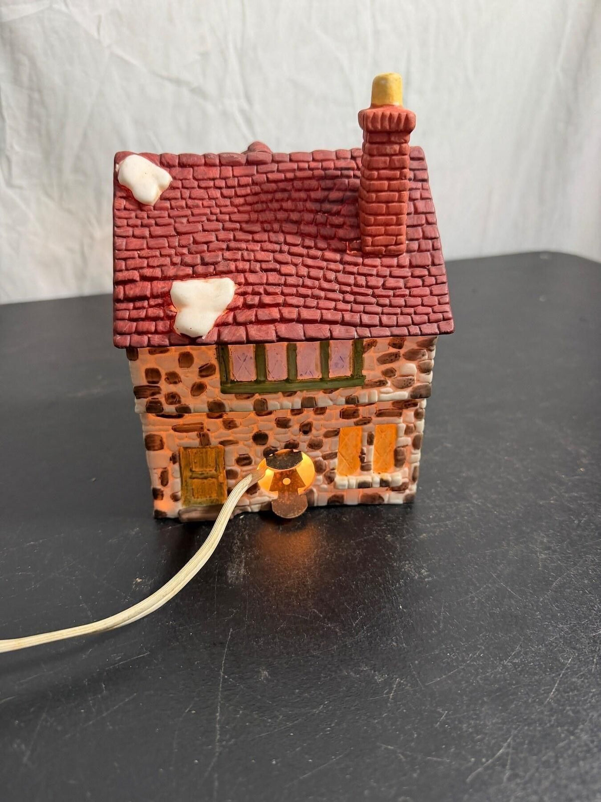 Vintage Dept 56 Dicken's Village CROWNTREE INN Lighted Ceramic House 1984 - Wormhole Thrift