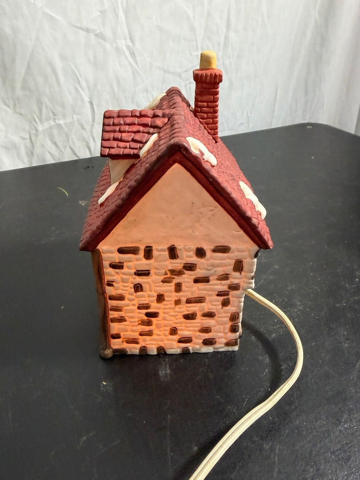 Vintage Dept 56 Dicken's Village CROWNTREE INN Lighted Ceramic House 1984 - Wormhole Thrift