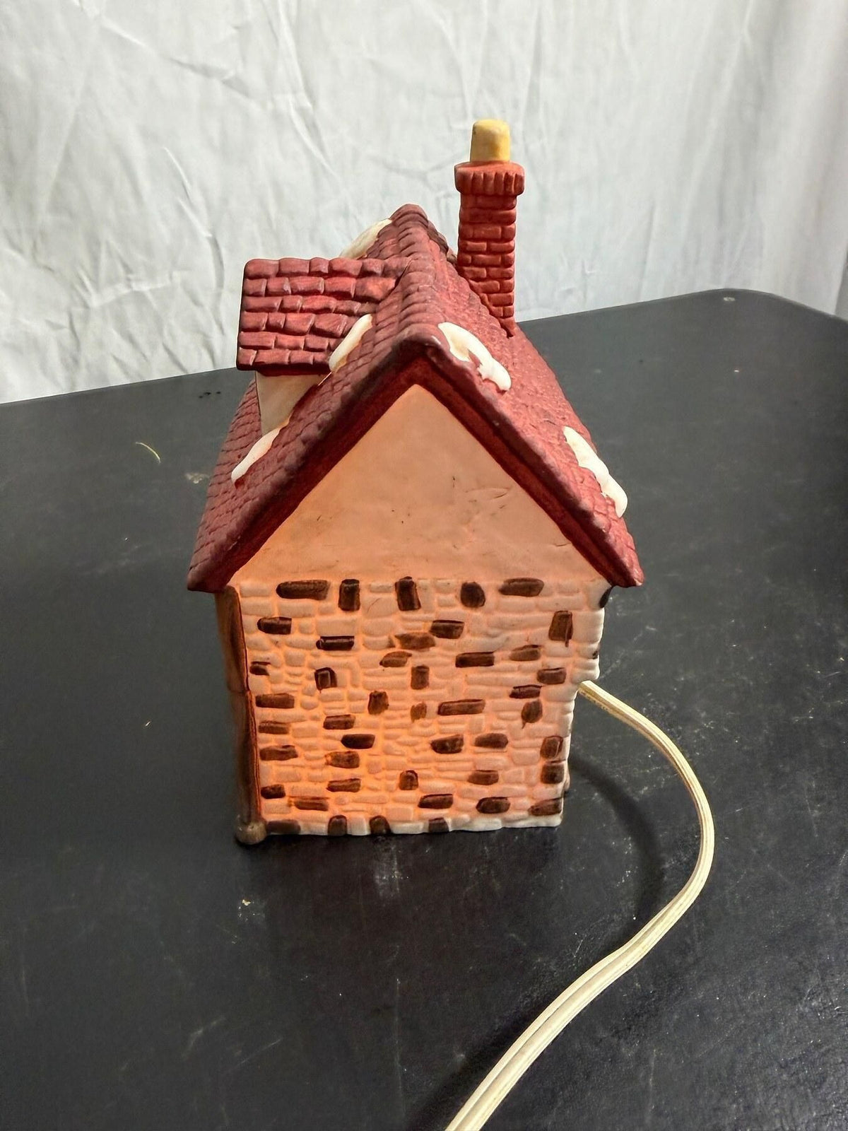Vintage Dept 56 Dicken's Village CROWNTREE INN Lighted Ceramic House 1984 - Wormhole Thrift