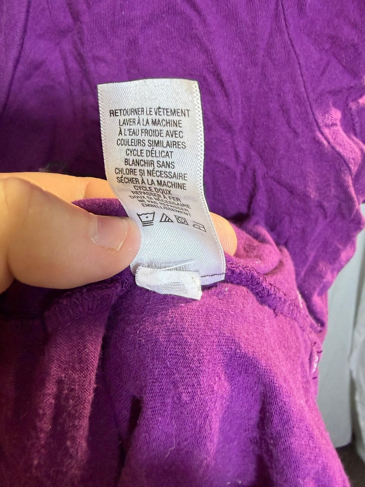 Aeropostale Women's XL Purple V-Neck T-Shirt AERO 1987 Graphic - Wormhole Thrift